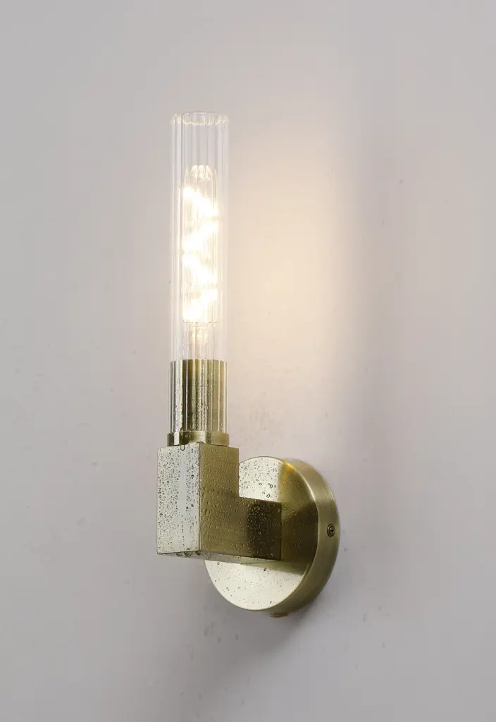 Dee Single Wall Light in Antique Brass IP44