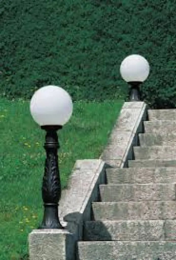 Iafet.R Opal 300mm Globe 1000mm Post