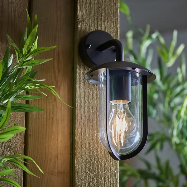 Quinn Outdoor Wall Light IP44