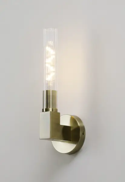 Dee Single Wall Light in Antique Brass IP44